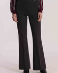 mimi mua - Pantaloni mimi mua
Modello con elastico in vita
Modello a zampetta - MRAN-2950a