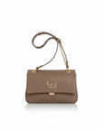 byblos - Materiale Sintetico
Larghezza cm 23
Altezza cm 14
Profondità cm 7
Tipo di Chiusura con Clip Magnetica
Borsa By Byblos
NB: Il colore o la tonalità dell'articolo può leggermente variare in base alle impostazioni dello schermo. - bybs50a04