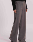mimi mua - Pantaloni mimi mua
modello a palazzo
Tempestato di mini strass - MRAN-2955