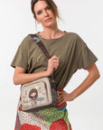 annekè - Tracolla con tasca frontale Tulip
dimensioni:27 cm / 20 cm / 8 cm - 43703-516