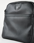 GUESS - borsello da uomo guess in saffiano
Tasca sulla parte anteriore e scomparto centrale con chiusura con zip - HMCERTP2258