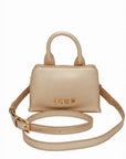 GUESS - Borsetta a mano modello charli
Dimensioni: larghezza 18 cm, altezza 12 cm, profondità 11 cm - icbs01a01