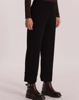 mimi mua - Pantaloni mimi mua
Modello a palazzo con piegone
Modello con elastico in vita - MSAN-2936