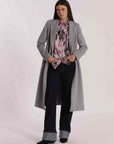 mimi mua - Cappotto Mimi Mua
Modello in panno
Modello lungo a doppio petto - ESAN-6597