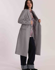mimi mua - Cappotto Mimi Mua
Modello in panno
Modello lungo a doppio petto - ESAN-6597