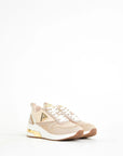 gaudí - Sneaker running in similpelle e nylon
Dettagli a contrasto
Inserto con stampa "Iconica"
Motivo trapuntato
Logo in metallo sul lato
Logo sulla linguetta
Loop sul tallone
Chiusura con lacci
Suola platform ultra leggera (6 cm) - v43-63640