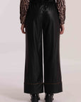 mimi mua  -  Pantaloni mimi mua in eco pelle
Modello con elastico  -  MRAN-2951