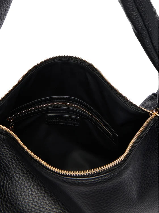 VALENTINO  -  Borsa media a braccio 
dimensioni:20x9x4  -  vbsa6e07