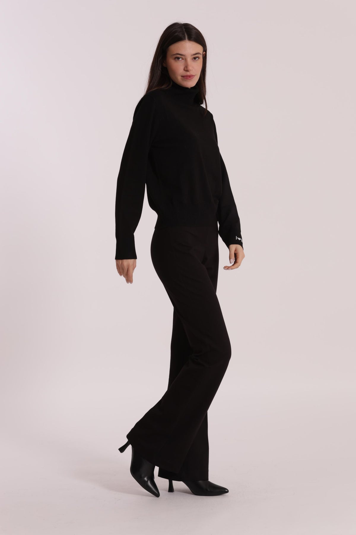 mimi mua  -  Pantaloni mimi mua 
Modello con elastico in vita
Modello a zampetta  -  MRAN-2950a
