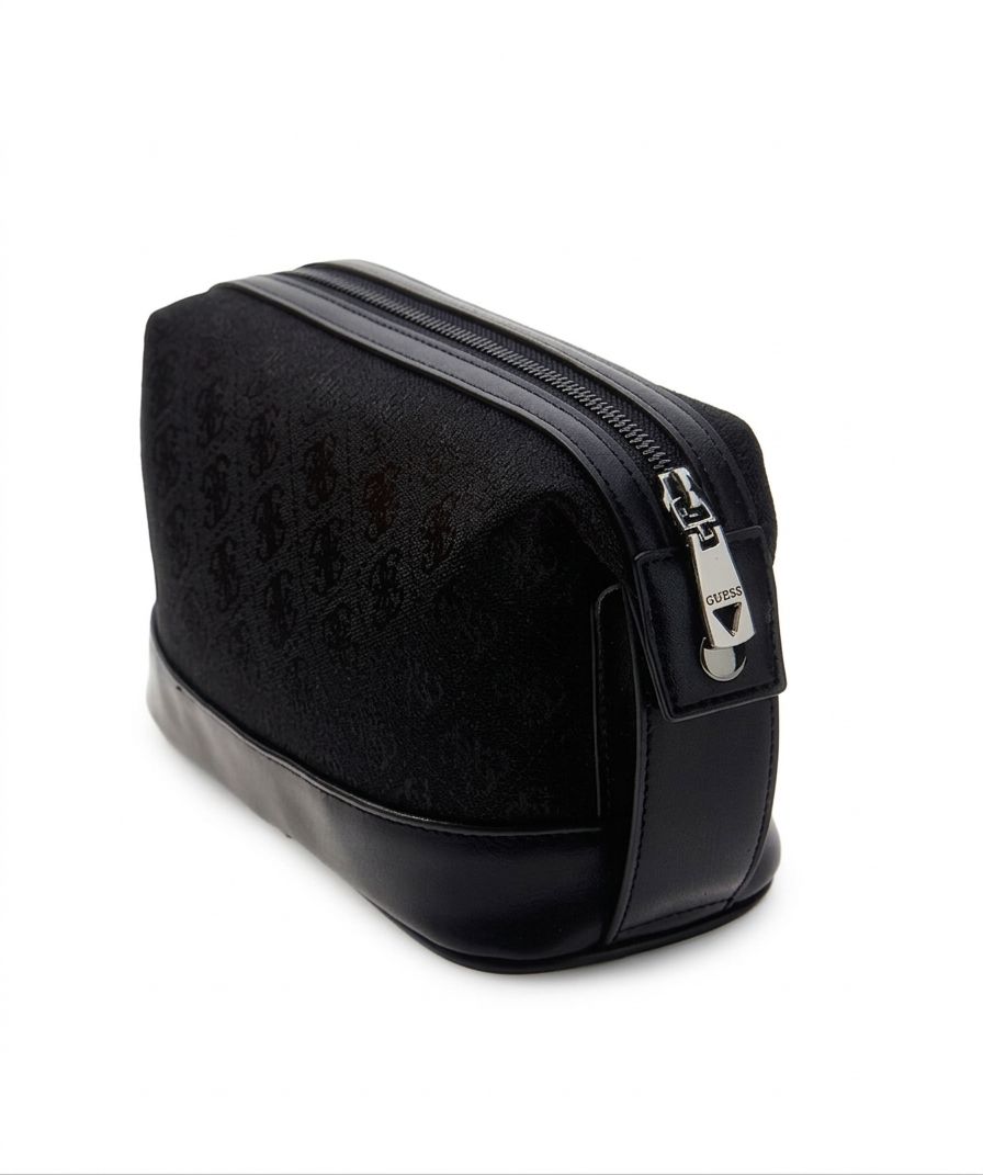 GUESS  -  Boston Vanity Case
CM L30 x H42 x P13.  -  POC1