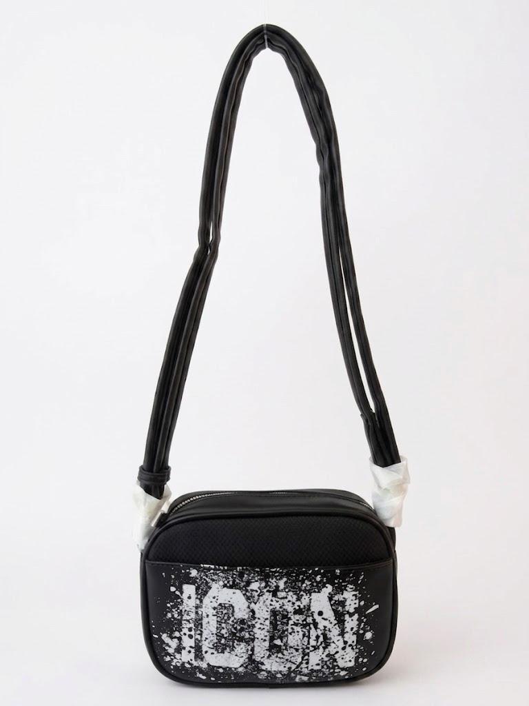 icon  -  Tracolla modello rick
Dimensioni:14x6x20  -  icbu12a02