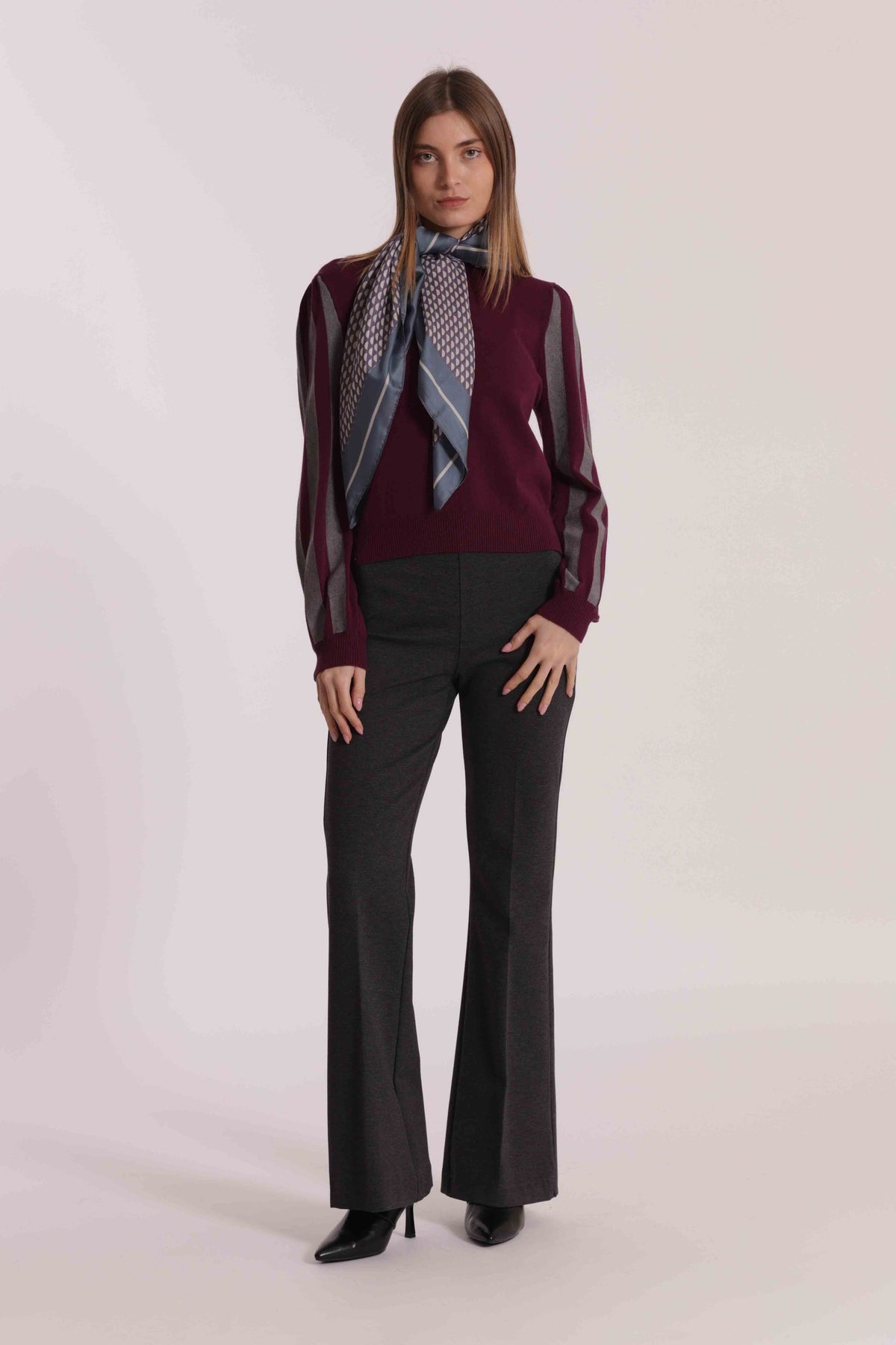 mimi mua  -  Pantaloni mimi mua 
Modello con elastico in vita
Modello a zampetta  -  MRAN-2950a