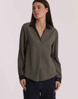 mimi mua  -  Camicia mimi mua in tessuto effetto chiffon
dettaglio colletto e polsini in eco apelle  -  MRAM-1919