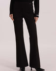 mimi mua  -  Pantaloni mimi mua 
Modello con elastico in vita
Modello a zampetta  -  MRAN-2950a