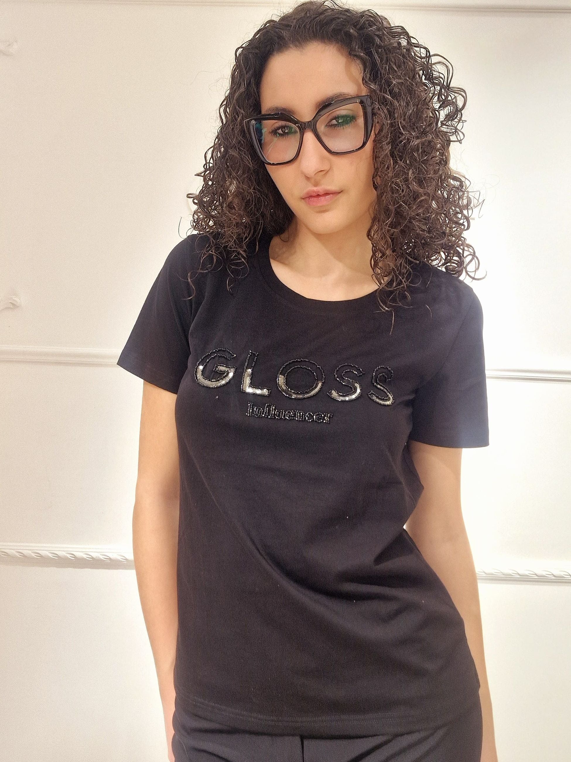 influencer italia  -  Shirt influencer 
Dettaglio scritta in paillettes
Maniche corte  -  03AB186