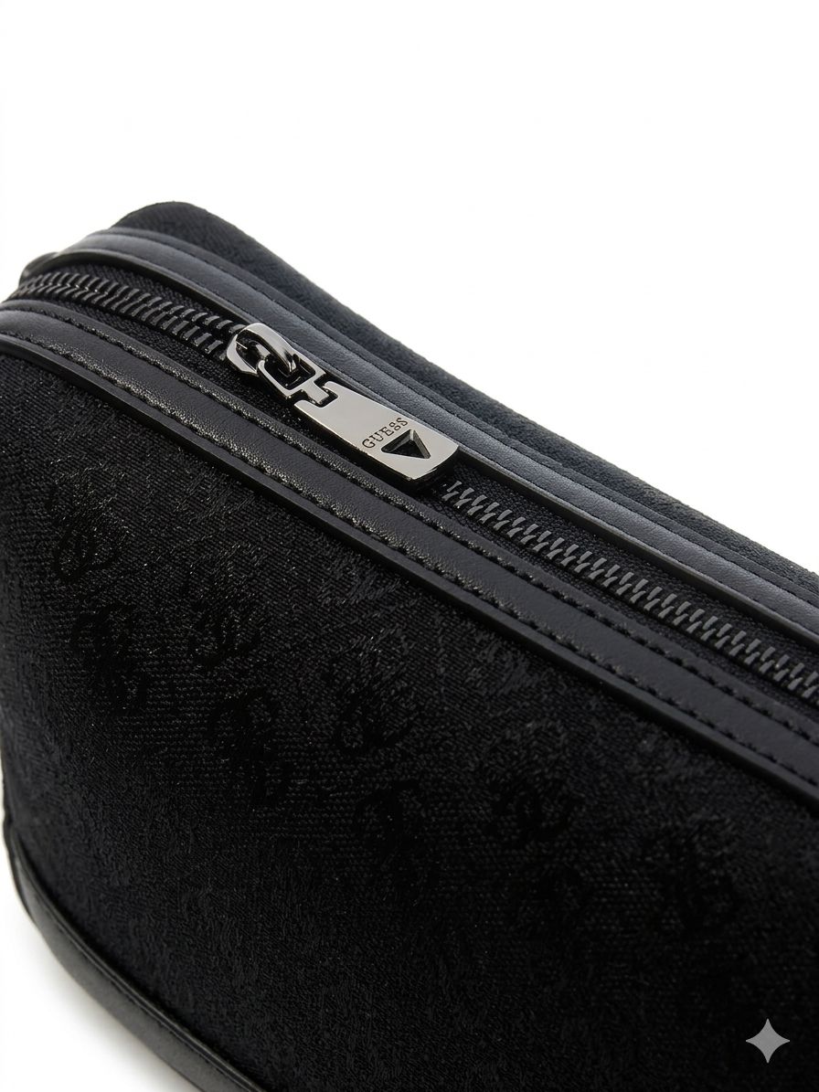 GUESS  -  Boston Vanity Case
CM L30 x H42 x P13.  -  POC1