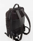 GUESS  -  zaino guess uomo 
Zaino in tessuto idrorepellente 
Scomparti con chiusura con zip  -  HMECRNP2297