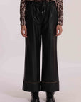 mimi mua  -  Pantaloni mimi mua in eco pelle
Modello con elastico  -  MRAN-2951
