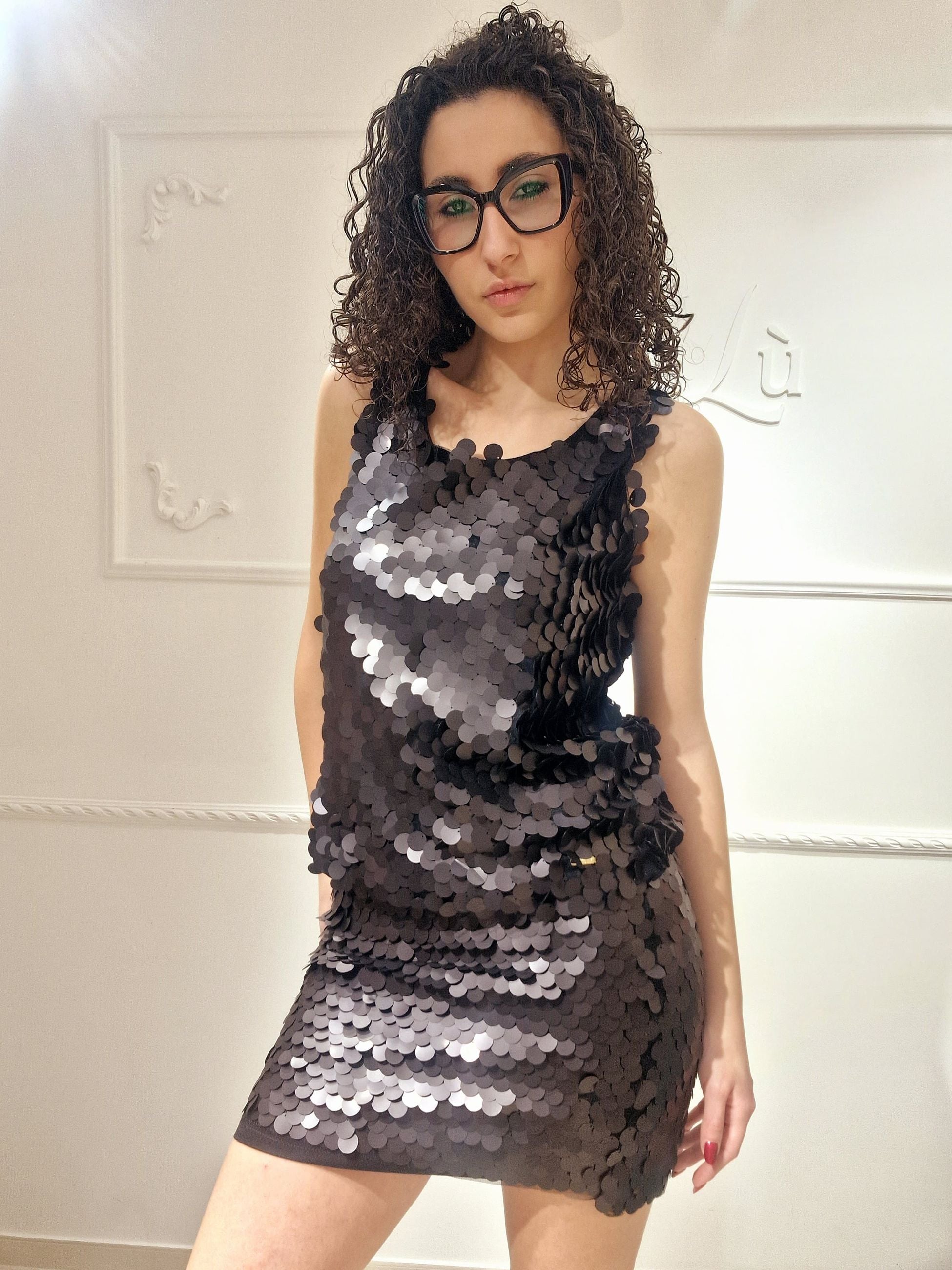 influencer italia  -  Gonna influencer
Modello corto ricoperto di paillettes opace  -  03X594A