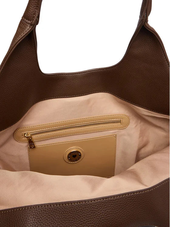 moschino  -  borsa shopper a braccio, con pochettina 
Dimensioni della pochette: 25 cm x 18 cm x 0,5 cm
dimensione borsa 55x34x10  -  jc4238pp0pki0313