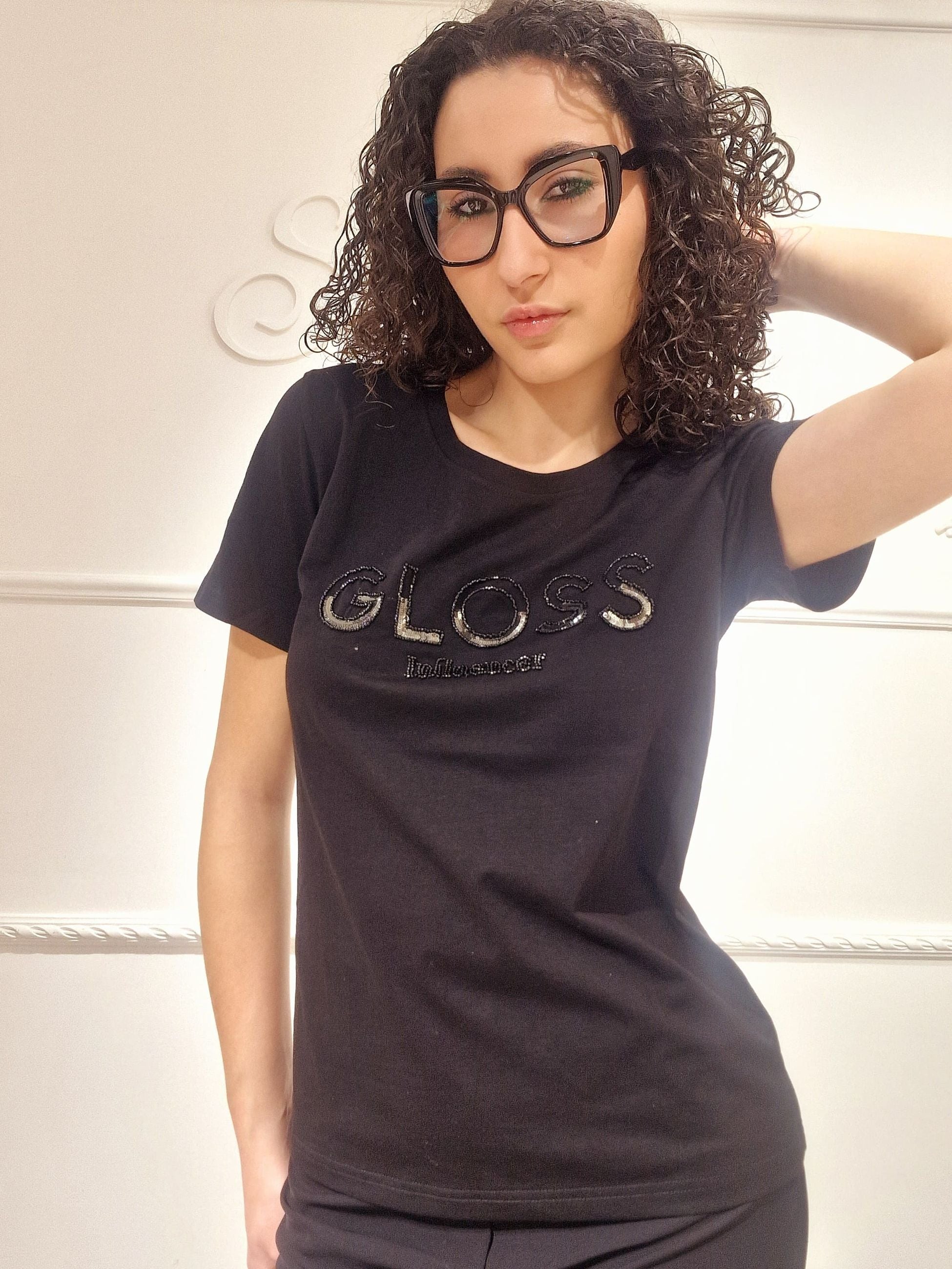 influencer italia  -  Shirt influencer 
Dettaglio scritta in paillettes
Maniche corte  -  03AB186