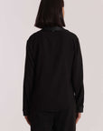mimi mua  -  Camicia mimi mua in tessuto effetto chiffon
dettaglio colletto e polsini in eco apelle  -  MRAM-1919