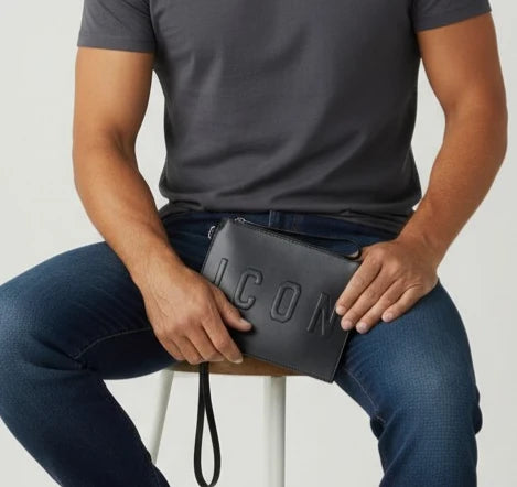 icon  -  pochette a mano modello finn
Dimensioni: 25x19  -  icbu04a07